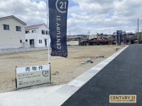 JR『園部駅』まで徒歩15分と通勤・通学便利!
自由設計につき、お好きな間取りにて建築していただけます!
閑静な住宅地で前面道路広々6m♪