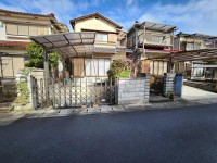 建築条件無し土地!
お好きなハウスメーカー・工務店で建築可能!
土地広々約35坪!南向きの為、陽当たり良好!