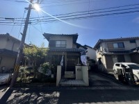 区画の整った閑静な住宅地!
東向きで前面道路は広々6m!
全居室6帖以上の4LDKで駐車2台可能(車種による)!
リフォームのご相談も承っております!
