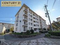 2025年4月リフォーム完成!
LDK広々約23帖!南向きの為陽当り良好!
小・中学校まで徒歩圏内!お子様の通学も安心です!