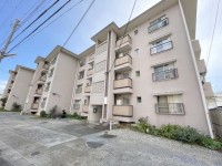 阪急「西山天王山」駅まで徒歩7分!通勤・通学やお出かけに便利♪
小学校まで徒歩5分!お子様の通学も安心です!
2008年1月全改装済みのお部屋!