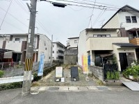 建築条件無し売土地につきお好きな工務店やハウスメーカーで建築可能!
道路を挟んだ目の前に池があるため、陽当たり・通風良好!
徒歩圏内に商業施設充実!