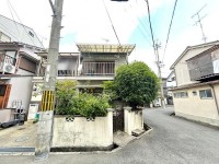 建築条件無し土地!お好きなハウスメーカー・工務店で建築可能!
南東角地につき陽当たり・通風良好!
小学校まで徒歩圏内!お子様の通学も安心です!