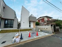 閑静な住宅地の限定2区画の分譲地!
収納スペース充実の3LDK+ロフト2ヶ所!
お車2台並列駐車可能!前道ゆったり約5.9m!