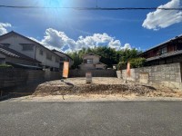 閑静な住宅地の限定2区画の分譲地!
土地面積約32坪!南東向きで陽当たり良好!
建築条件無し売土地につき、お好きな工務店やハウスメーカーで建築可能!