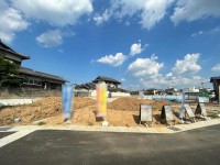 全5区画の新築分譲地!閑静な住宅地♪
前面道路はゆったり6mと駐車もラクラクです!
駐車2台可能!嬉しい全居室収納あり!