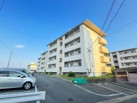 マンション2階部分!南北両面バルコニーで陽当り・通風良好!
駐車場・菜園スペース無料!空室の為、即引渡し可能!
阪急「西山天王山』駅まで徒歩15分!