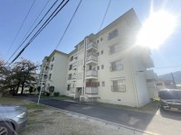 両面バルコニーで陽当たり・通風良好☆
阪急「西山天王山」駅徒歩7分で通勤通学に便利です♪
改装歴あり!全居室ゆったり6帖以上!即入居可能!