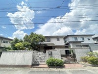 南東角地につき、陽当たり・通風良好!閑静な住宅地!
ゆとりの土地76.85坪!前面道路は2方ともゆったり6m!
新築用地としてもご検討頂けます♪