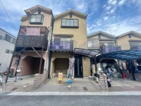 即入居可能!いつでもご案内可能!各居室ゆったり6帖以上!
南側建物が2階建で太陽の光が遮られないので陽当たり良好です♪
☆リフォームのお見積り無料で承ります☆