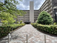 JRと阪急の2WAYアクセスで通勤・通学に便利!
久世西小学校まで徒歩10分圏内でお子様の通学も安心♪
イオンモール京都桂川まで徒歩2分と生活利便性の高い立地!