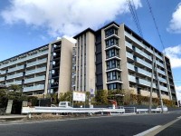 2023年2月建築の築浅マンション!
南東角部屋で陽当たり良好!久世西小学校まで徒歩4分!
徒歩圏内に生活施設が充実!JR『桂川駅』まで徒歩8分!