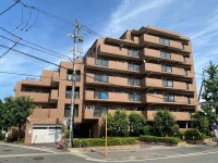 最上階部分角部屋につき陽当たり・通風・眺望が良好!
ルーフバルコニー付き!ペット飼育可能(規約あり)!
買い物施設が徒歩圏内で生活便利♪