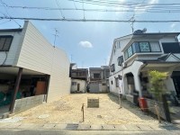 閑静な住宅地の整形地!土地面積約30坪!
間口広々約7.7m!阪急とJRの2WAYアクセスで生活に便利!
イオンモール京都桂川まで徒歩10分圏内!