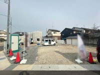 全8区画!子育て世帯にもおススメな生活環境♪
分譲地&閑静な住宅街につき周辺交通量少なめで安心!
「イオンモール桂川」まで車で約10分!周辺施設も充実です!