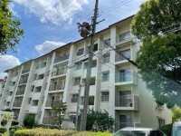 南北両面にバルコニーがあり、陽当たり良好☆
LDK広々約17.6帖!全居室収納有!
バス停『洛西高校前』まで徒歩約2分!