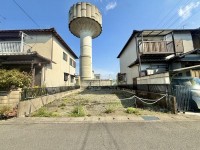 現況更地☆建築条件無し土地☆お好きなハウスメーカー・工務店で建築可能!
南向きの整形地の為、日当たり・通風良好♪
前道ゆったり6mと駐車もラクラク!