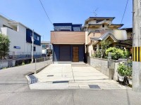 令和4年2月建築の築浅物件!
阪急「西向日」駅まで徒歩7分!通勤・通学に便利な立地!
南向きにつき日当たり良好!駐車2台可能!