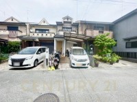 令和2年8月に大規模リフォーム済!
閑静な住宅地!前面道路6mで駐車もラクラク!
小学校が徒歩圏内で通学も安心♪