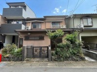 ゆとりのある8DKの間取り!
南西向きバルコニーにつき日当たり良好!
徒歩圏内に生活施設が充実しており生活に便利な立地です!