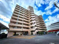 2026年6月リフォーム済!
防犯面も安心なオートロック付マンション!南向きにで陽当たり良好!
徒歩圏内に買い物施設充実!生活に便利な立地です♪
