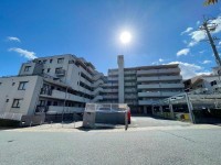 阪急「東向日」駅まで徒歩10分と通勤・通学に便利!
周辺に高い建物がない為、バルコニーからの眺望・通風大変良好です!
スーパーやコンビニが徒歩2分圏内で買い物便利!