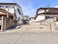 南向きで陽当たり良好!前道広々6mの整形地!
周辺施設も充実で生活便利な立地♪
小学校まで徒歩圏内!お子様の通学も安心です!