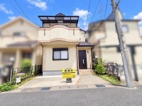 令和8年10月一部リフォーム済☆
エアコン付ですぐに快適に新生活をスタート!
4LDK!全居室ゆったり6帖以上♪
小中学校まで徒歩2分圏内◎お子様の通学も安心です!